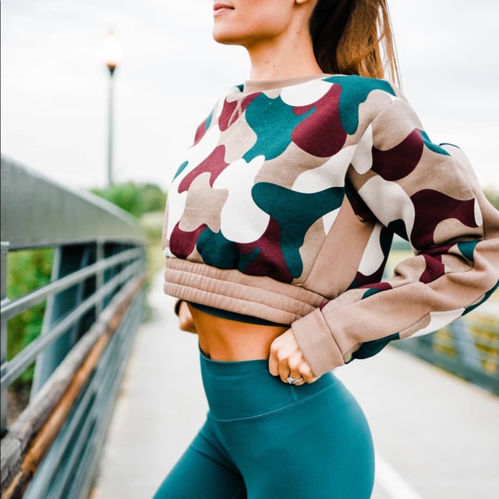 Balance athletica cropped camo crew neck
